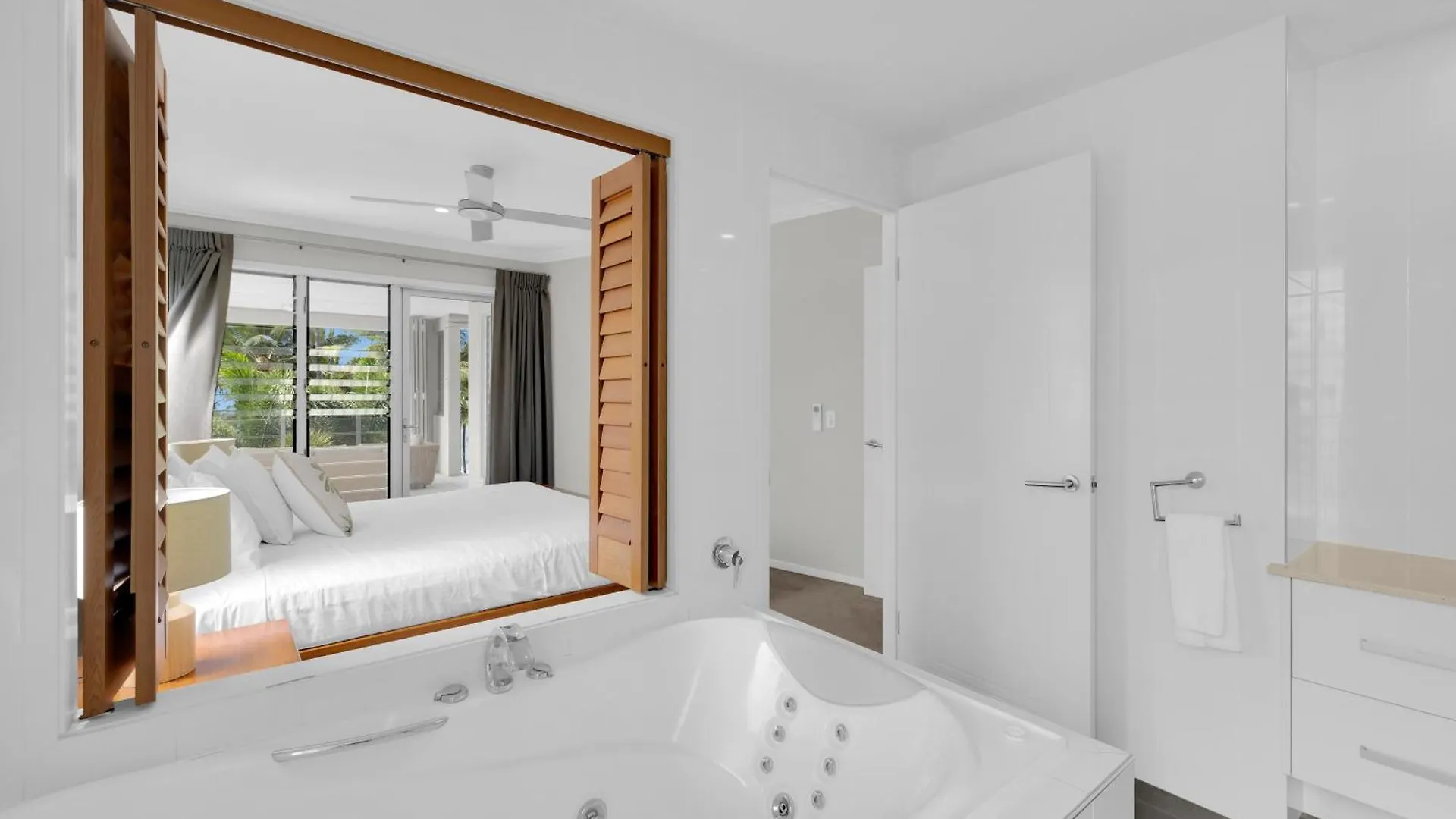 Turquesa Tides - Beachfront Resort Living بالم كوف